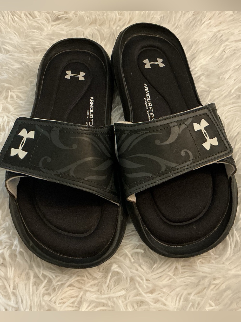 Under Armour Women’s Size 9 Black Ignite Slide Sandals Adjustable Comfort - Picture 2 of 5
